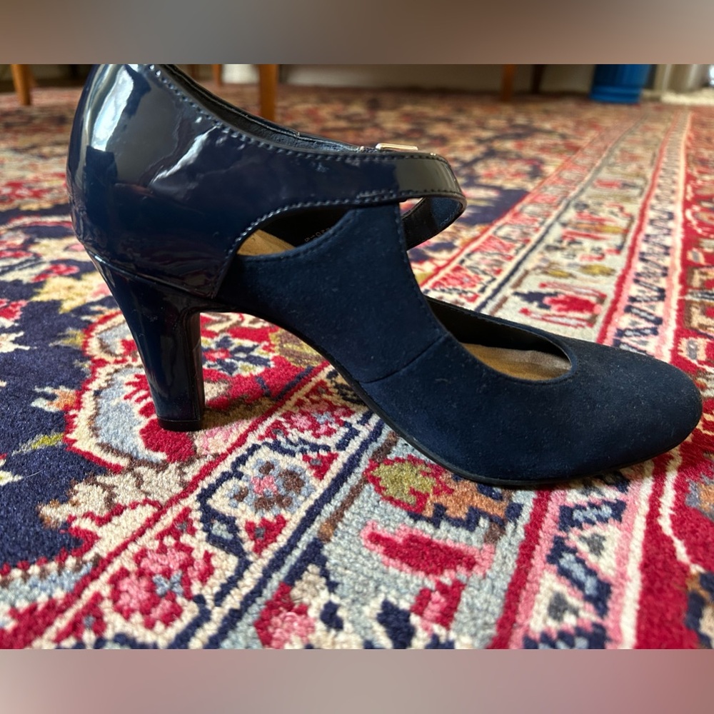 Giani Bernini navy blue pumps